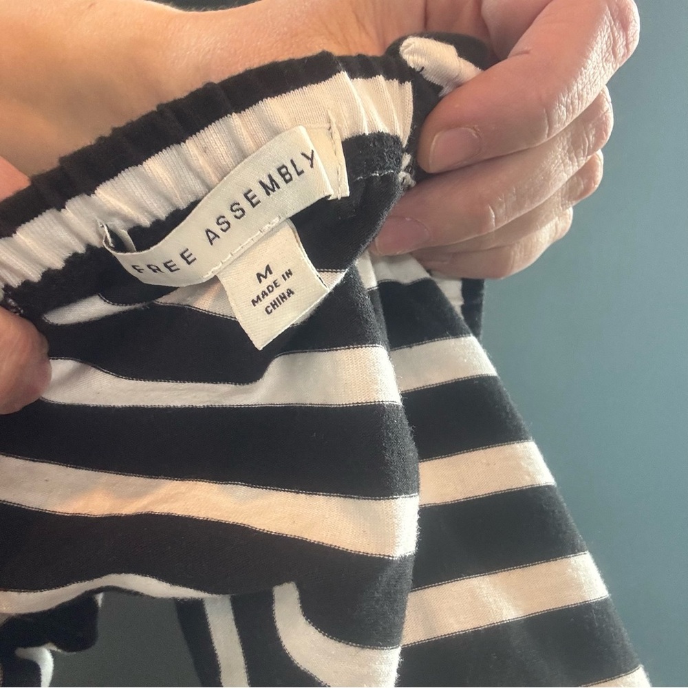 Striped Black and White Women's Tank Top size M - Picture 6 of 6